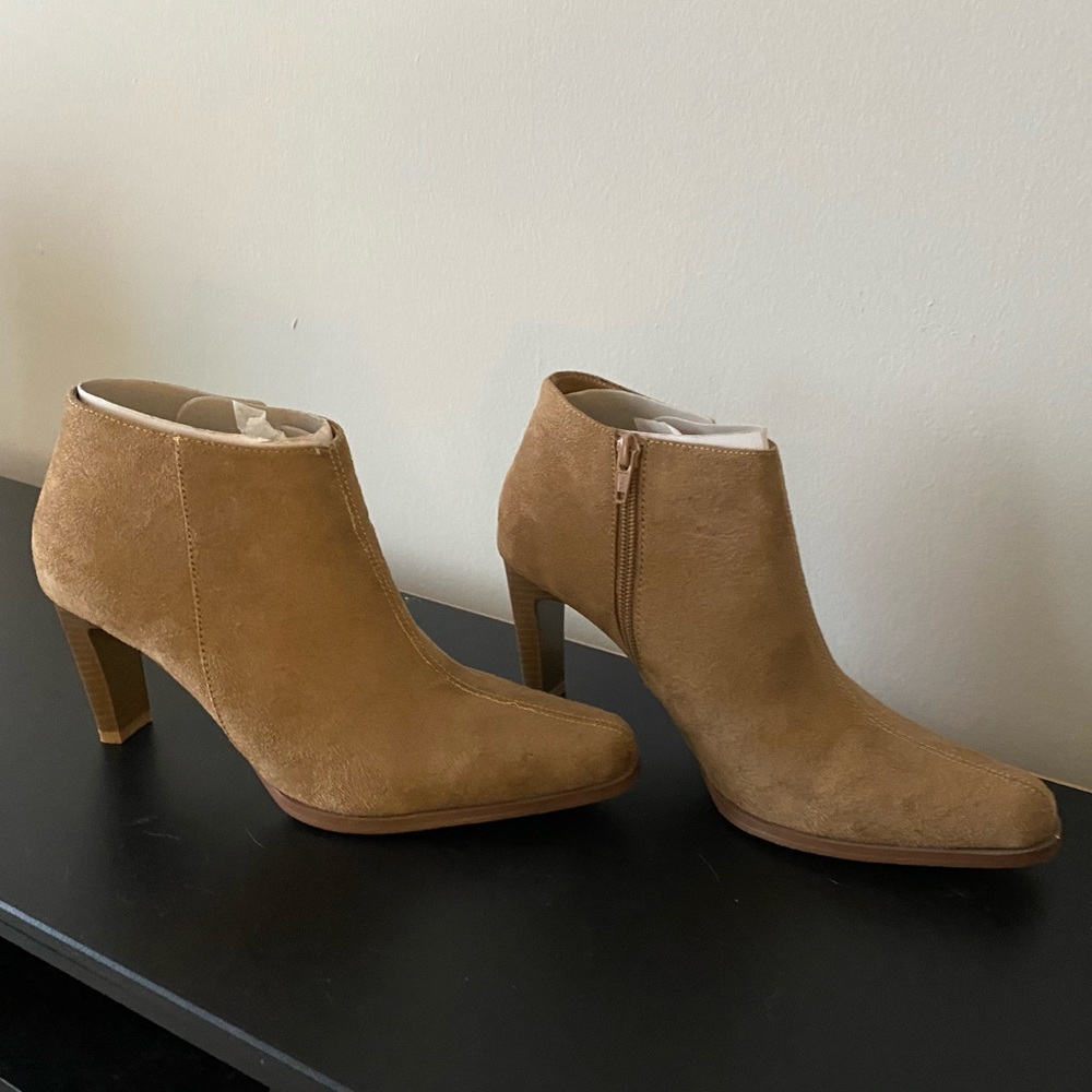 Dark tan heeled booties